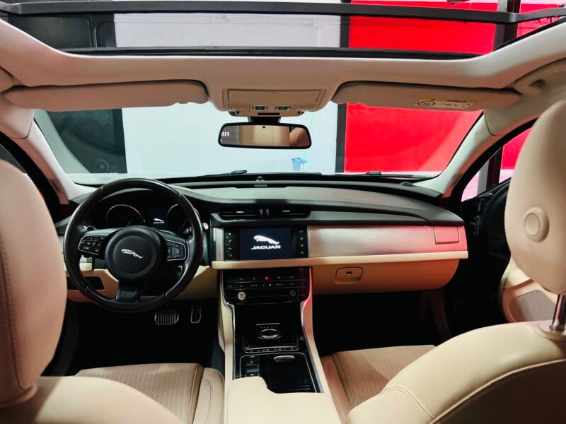 JAGUAR XF 2.0D 180 R-Sport