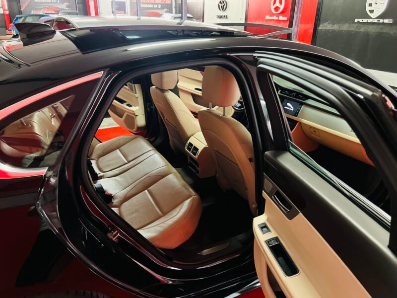 JAGUAR XF 2.0D 180 R-Sport